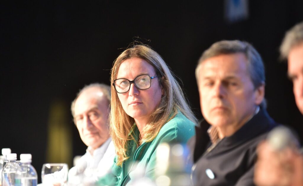 
Valeria Arata asumió su banca en el Senado bonaerense. 