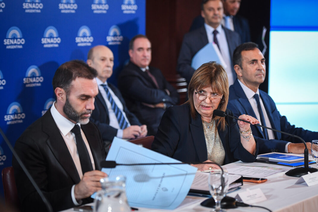 En pleno debate por la reforma laboral, senadores de la oposición desconocen la conformación de comisiones y anticiparon que impugnarán el proceso legislativo ante la Justicia.