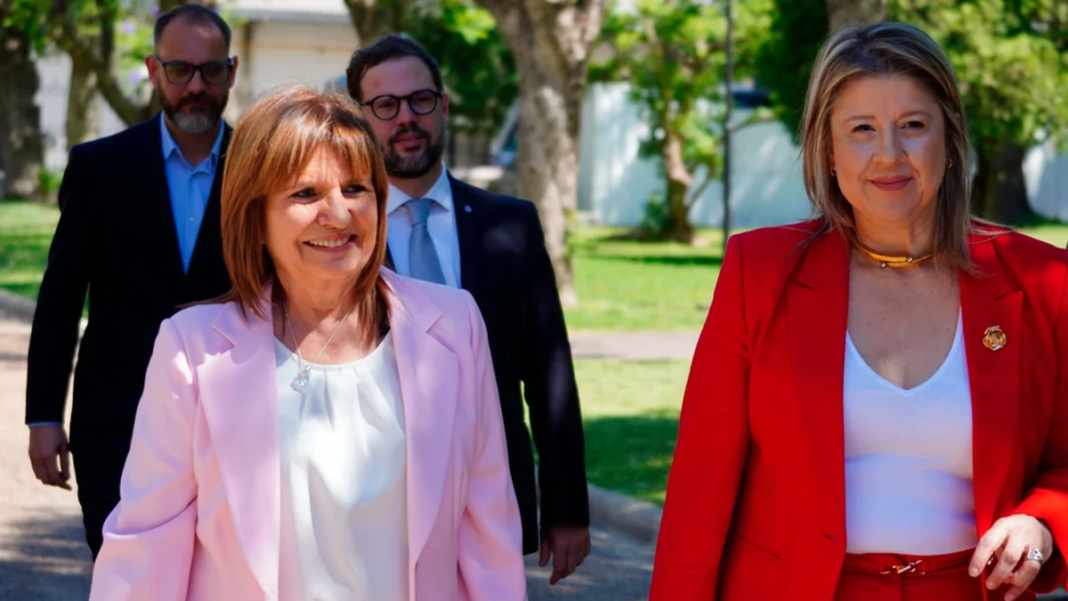 El Gobierno relativizó la convocatoria de la CGT y Alejandra Monteoliva confirmó el protocolo vigente ante la movilización contra la reforma laboral.