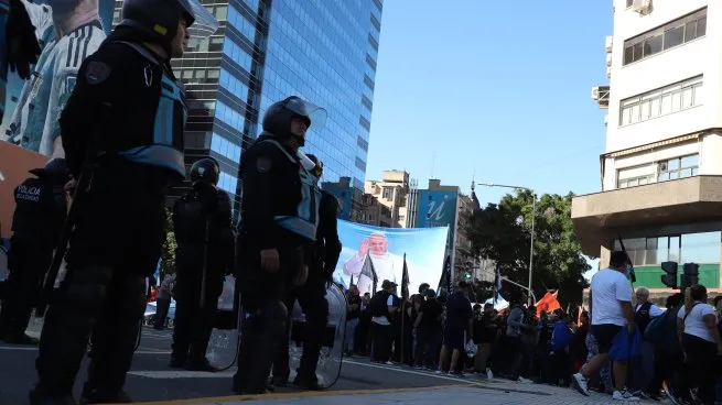 Monteoliva mantiene la "doctrina Bullrich" y sostiene la fuerte presencia policial en las calles durante la movilización cegetista.