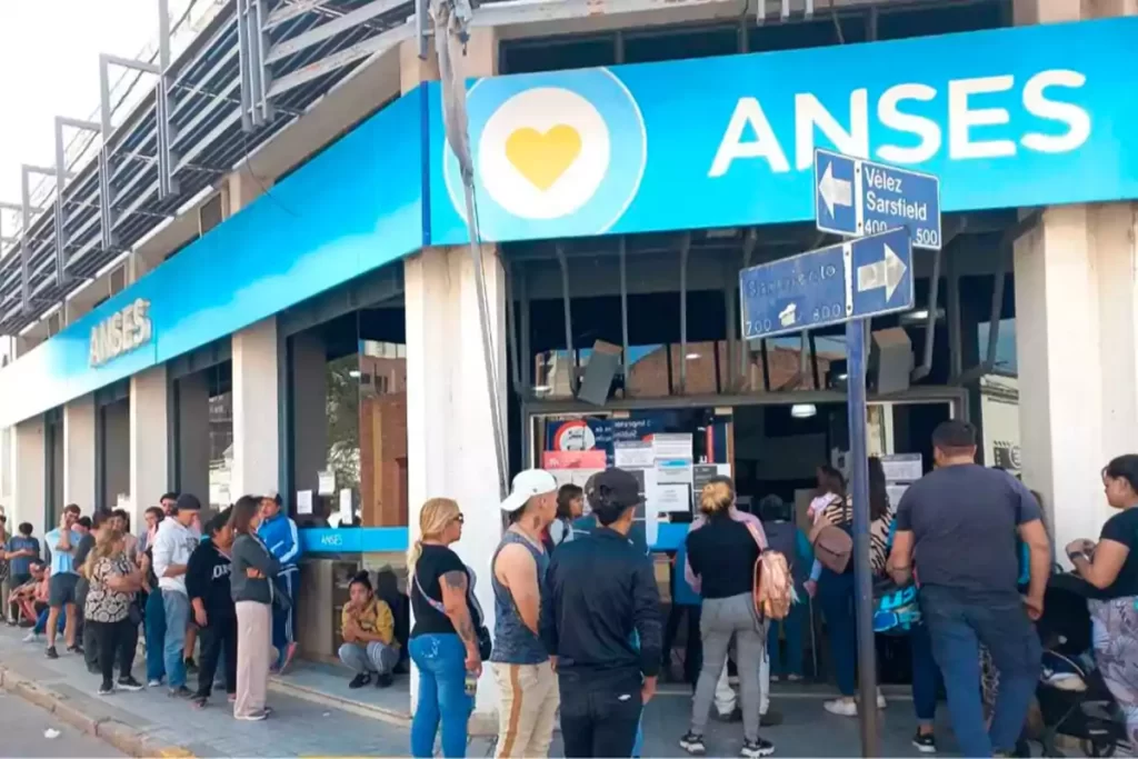 El sindicato que representaba a los trabajadores de ARSA en Lincoln les propuso a los trabajadores acercarse a la sede de CABA de la ANSES para reclamar la prestación por desempleo. 