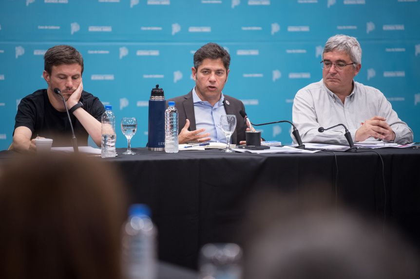 El gobernador bonaerense Axel Kicillof se reunió con más de 80 empresarios pymes para presentar una propuesta alternativa a la reforma laboral de Javier Milei.