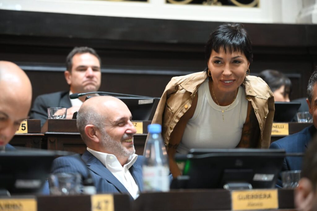 La diputada peronista, Mayra Mendoza, presentó un proyecto para rechazar la reforma laboral de Milei.