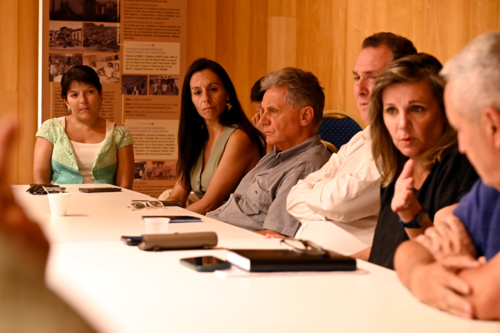 El concejal Gustavo Pulti encabezó un encuentro con empresarios hoteleros y gastronómico en el inicio de la temporada de verano.