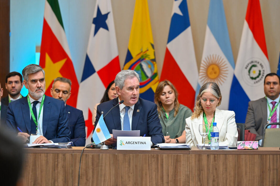 En su intervención en el Mercosur, el canciller Pablo Quirno bregó por avanzar en el acuerdo comercial con la Unión Europea. El sábado diserta Javier Milei.