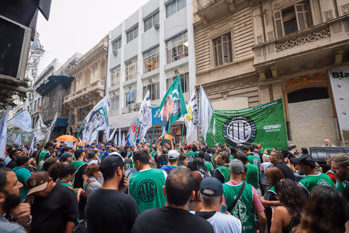 
ATE celebró el 93% de acatamiento al paro nacional y apuntó al Gobierno por la reforma laboral.