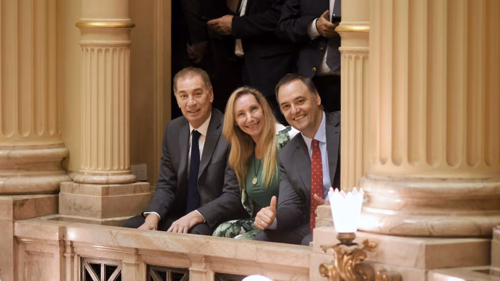 
Diego Santilli, Karina Milei y Manuel Adorni.