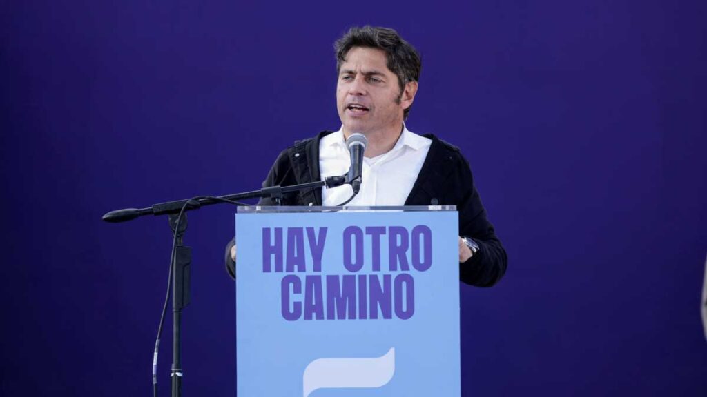 
Tras el lanzamiento nacional del Movimiento Derecho al Futuro, Kicillof llamó a la oposición a unirse para enfrentar a Milei. 