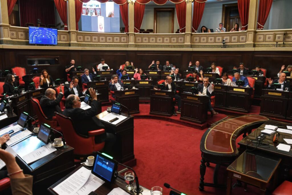 Tras casi diez horas de rosca y negociaciones, la Legislatura bonaerense aprobó la solicitud de endeudamiento efectuada por Kicillof.