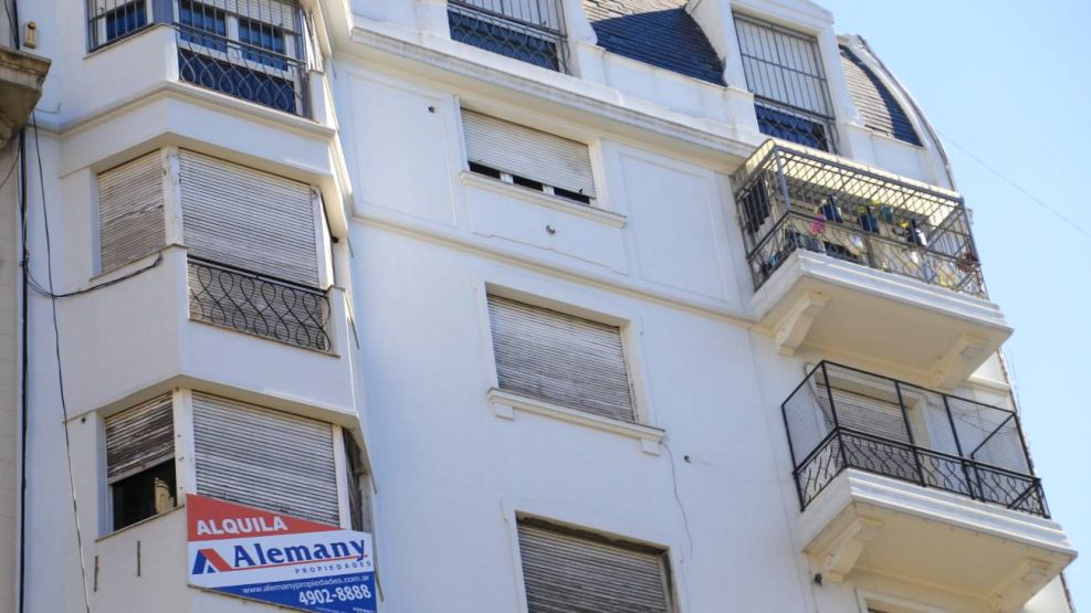 Las familias del AMBA se encuentran altamente endeudadas para cubrir los gastos básicos de vivienda, servicios y alimentos.