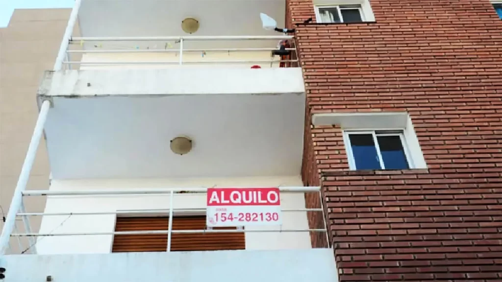 Los inquilinos del AMBA enfrentan mayores aumentos y más gastos de ingreso a la vivienda por reiteradas mudanzas.