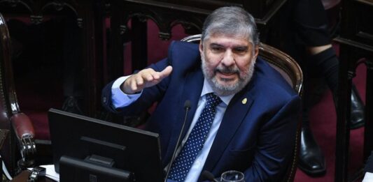 José Mayans cargó contra las irregularidades adoptadas por el Gobierno nacional y advirtió que el Presupuesto 2026 "no debió pasar las comisiones" del Congreso.