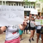 Sin agua en plena ola de calor: vecinos de Villarino marchan a las oficinas de ABSA En plena ola de calor, vecinos de Médanos, ciudad cabecera del partido de Villarino, marcharán el martes a las oficinas de ABSA, tras estar tres días sin agua.