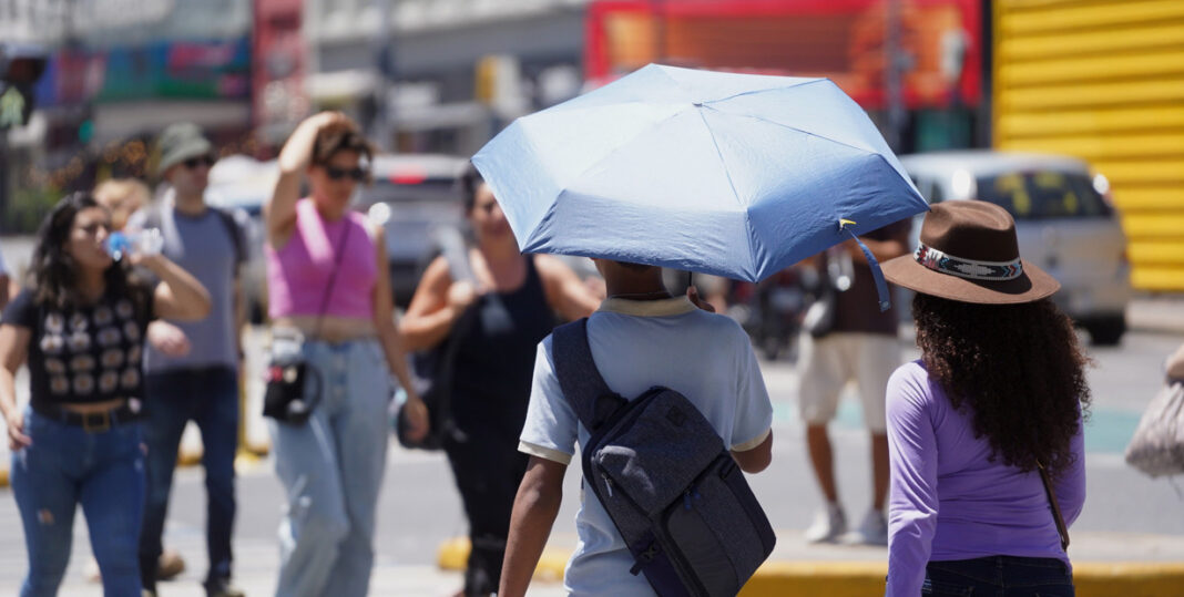 El Servicio Meteorológico Nacional (SMN) advirtió una nueva ola de calor que azotará el AMBA durante lo que queda del año, con temperaturas máximas que podrían alcanzar los 39°.