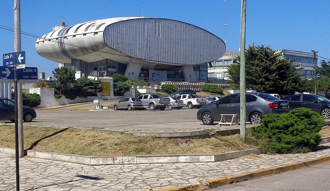 El proceso para la venta del histórico Complejo Casino de Necochea empezó a tomar forma concreta con más de veinte martilleros interesados.