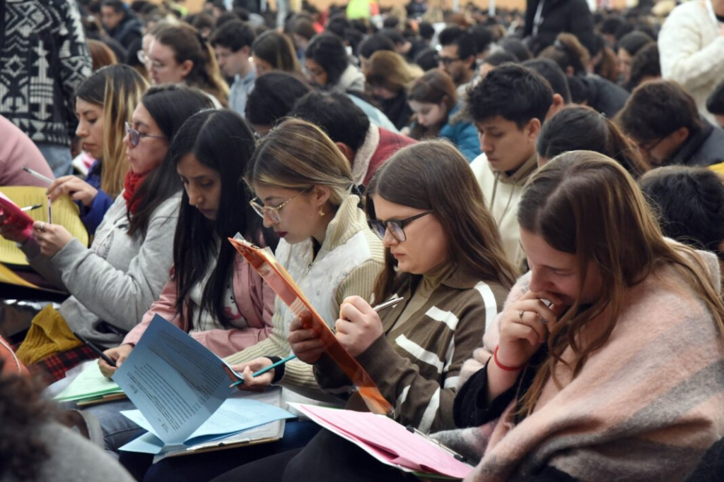 El Gobierno nacional anunció un cambio en el sistema de residencias médicas, y desde 2026 el examen deberá ser planificado y evaluado por las provincias.