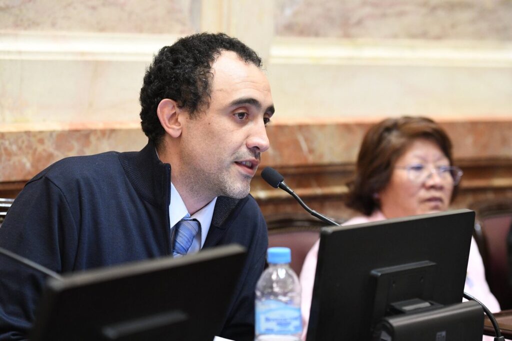 El senador nacional por Santa Cruz, José María Carambia, principal impulsor de la iniciativa que busca "equilibrar" el acceso a las residencias médicas.