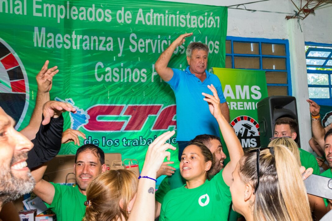 Un gremio de estatales bonaerenses le pidió al Gobierno de Axel Kicillof que elabore un plan para aliviar el endeudamiento de los trabajadores de la Provincia.