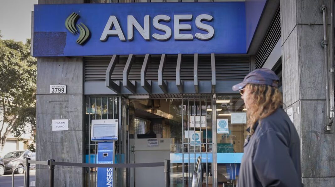 ANSES confirmó un nuevo aumento de jubilaciones desde enero de 2026 y sostiene el bono de $70.000 para quienes cobran el haber mínimo.