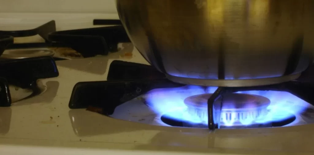 A tres días de finalizar el año, el Gobierno nacional anunció un nuevo aumento de gas que impactará de lleno en todos los hogares.