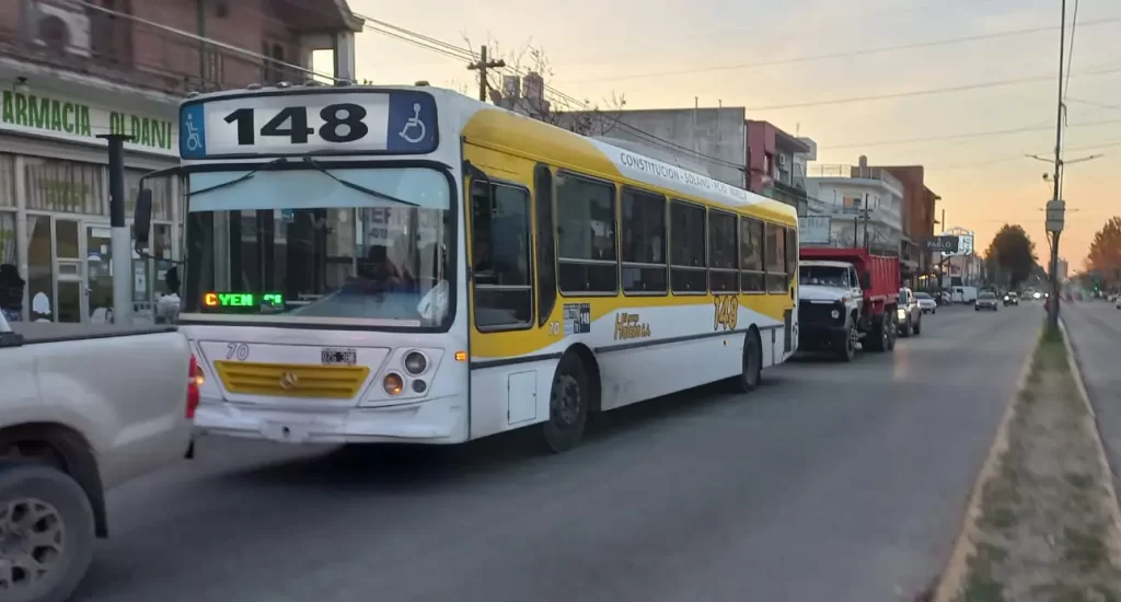Los choferes de la línea 148 ratificaron el paro que iniciaron en Nochebuena y aseguraron que se mantendrá hasta que El Nuevo Halcón deposite los salarios, los viáticos y los aguinaldos adeudados.