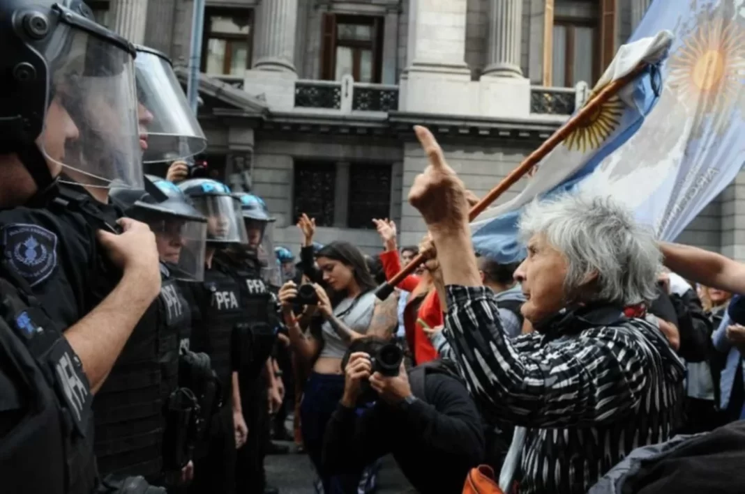 La Justicia declaró este lunes la nulidad del protocolo antipiquetes de la ex ministra de Seguridad, Patricia Bullrich, símbolo de la gestión mileísta.