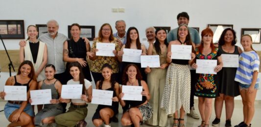 El intendente del partido de La Costa, Juan de Jesús, participó de la jornada de entrega de diplomas para egresados de la UNA.