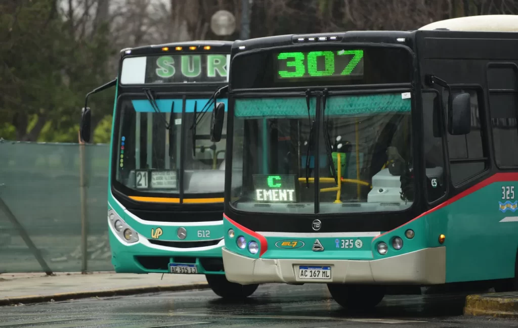 
Desde este jueves, el boleto de colectivo aumentará un 4,5% en toda la provincia de Buenos Aires. 