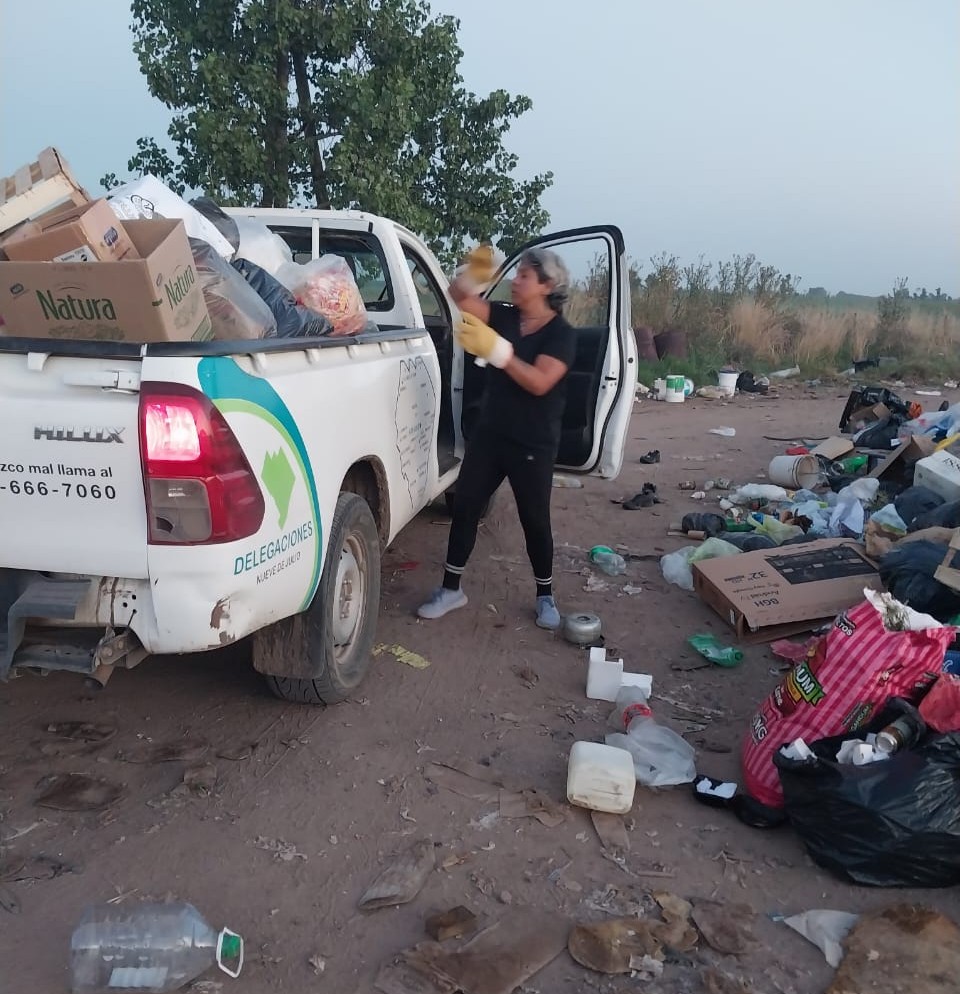 María José Gentile puso a disposición las camionetas del municipio para recolectar la basura de los últimos días.