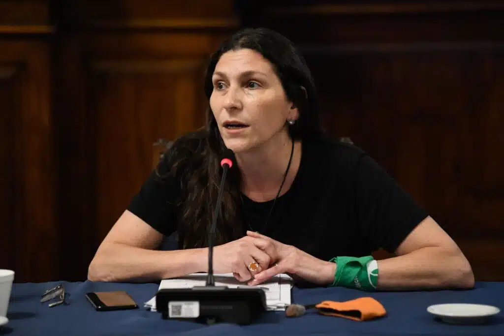 La senadora bonaerense de Fuerza Patria, Mónica Macha, abogó por la defensa del aborto legal, a 5 años de su promulgación.