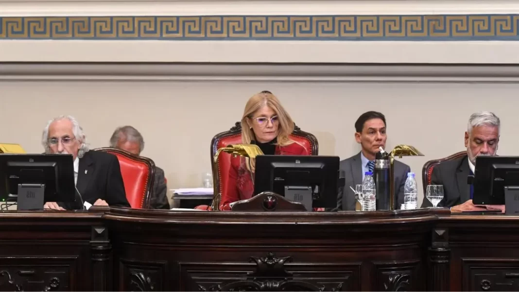 La Justicia avanza en una causa por abusos sexuales en el Senado bonaerense, con una investigación que expone prácticas de control y coerción.