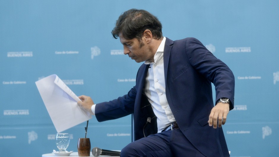 Sin el massismo, Kicillof necesita juntar 19 manos más en Diputados y 3 más en el Senado para sancionar las reelecciones indefinidas de intendentes.