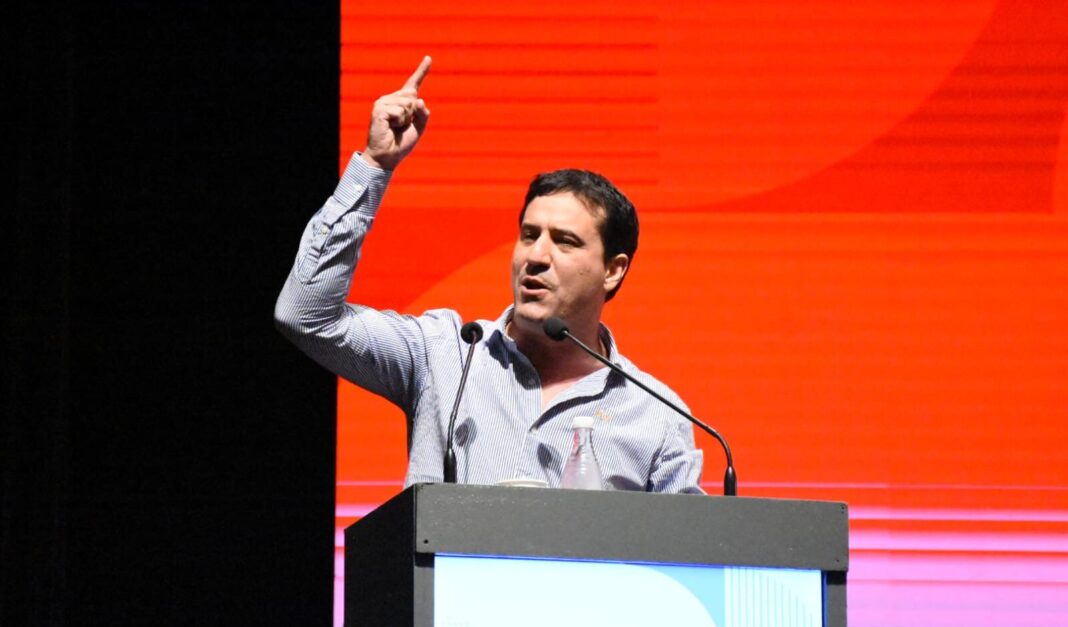 El sector de Maximiliano Abad evalúa adelantar las elecciones de la UCR bonaerense para abril. Los objetivos de esa estrategia.