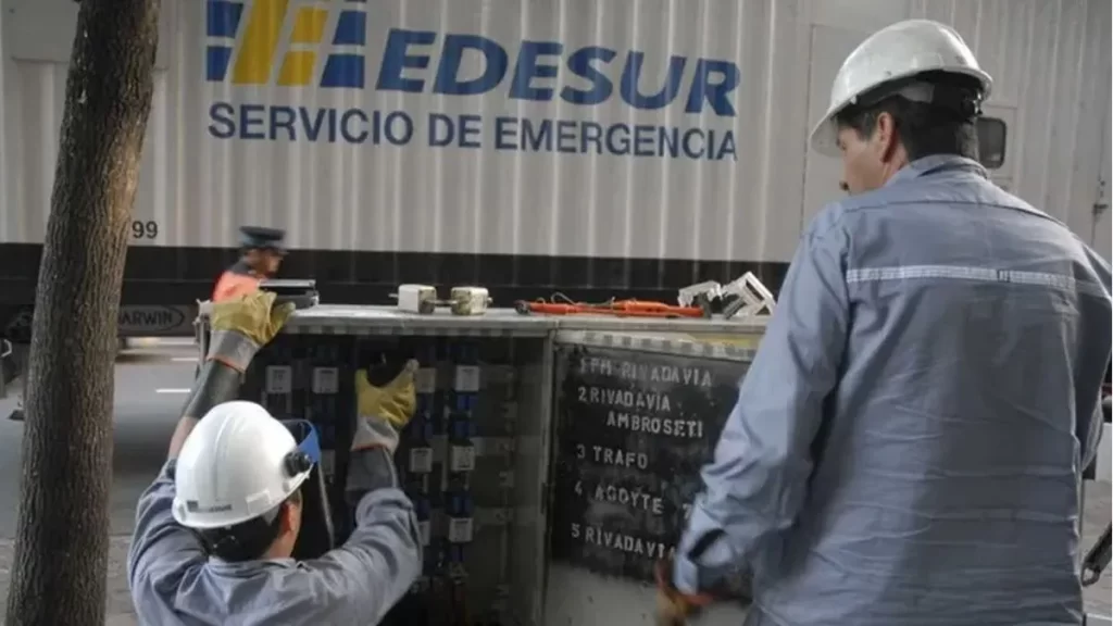 El intendente de Berazategui, Carlos Balor, denunció ante la Justicia a la empresa EDESUR por fallas en el suministro eléctrico, en plena ola de calor. 