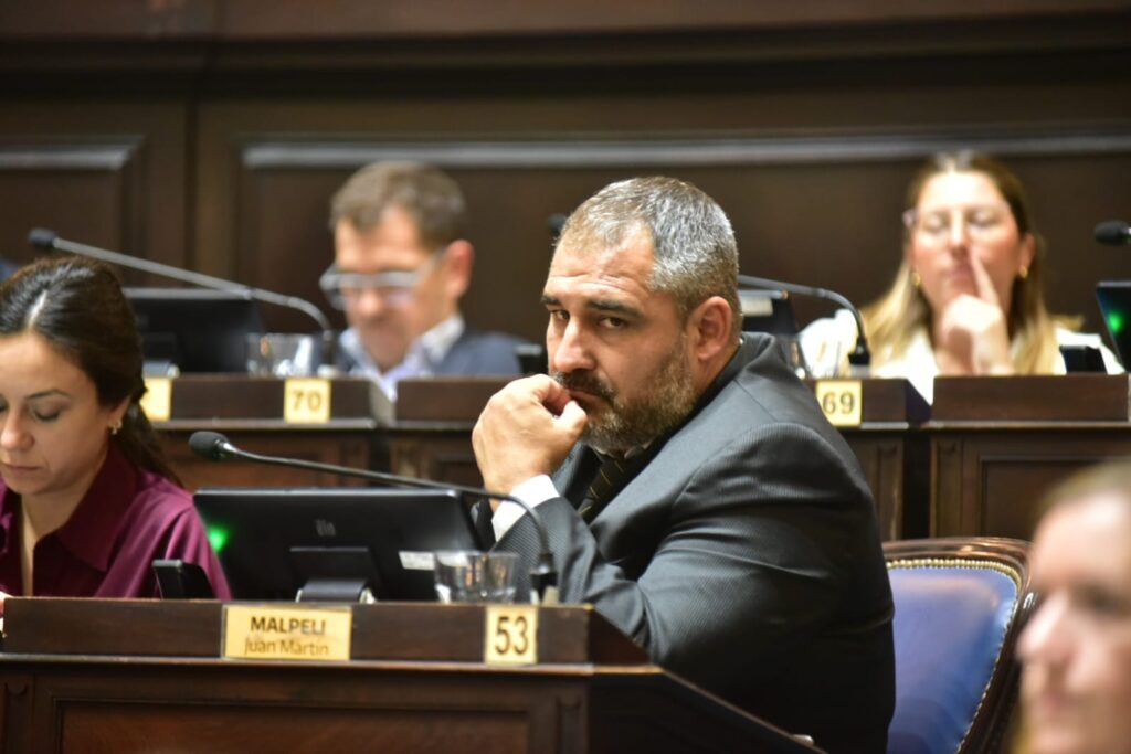 El diputado, Juan Malpeli, cruzó al periodista, Jonatan Viale, luego de que éste marcara una contradicción sobre la postura Sergio Massa acerca de Nicolás Maduro.