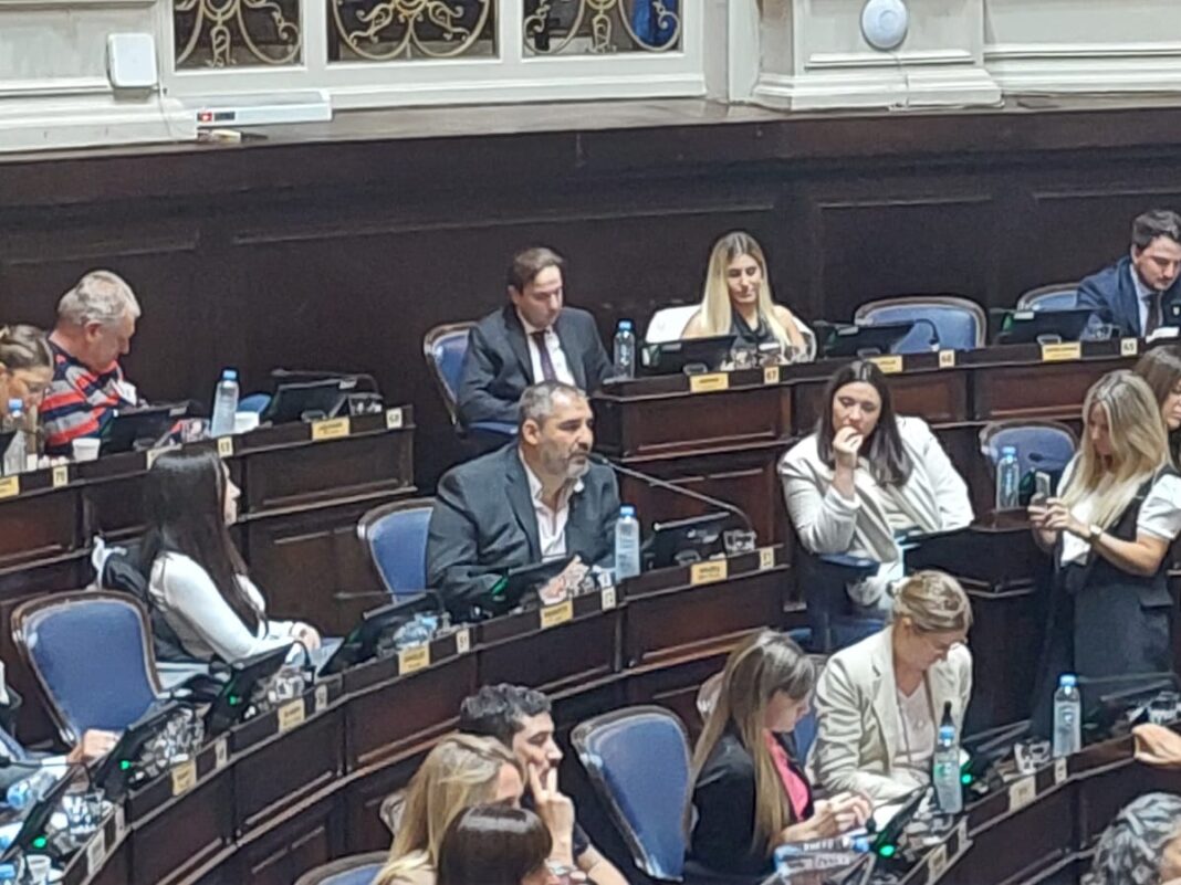 El diputado, Juan Malpeli, cruzó al periodista, Jonatan Viale, luego de que éste marcara una contradicción sobre la postura Sergio Massa acerca de Nicolás Maduro.