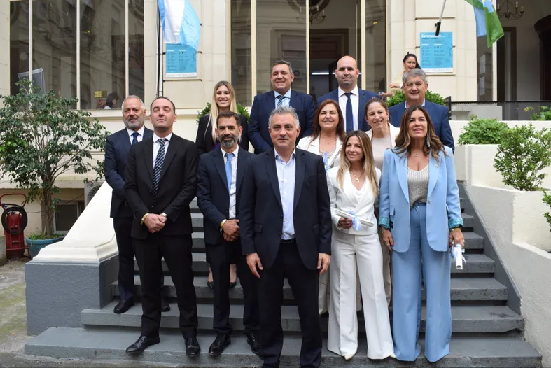 Pareja con el bloque de diputados bonaerense de LLA.