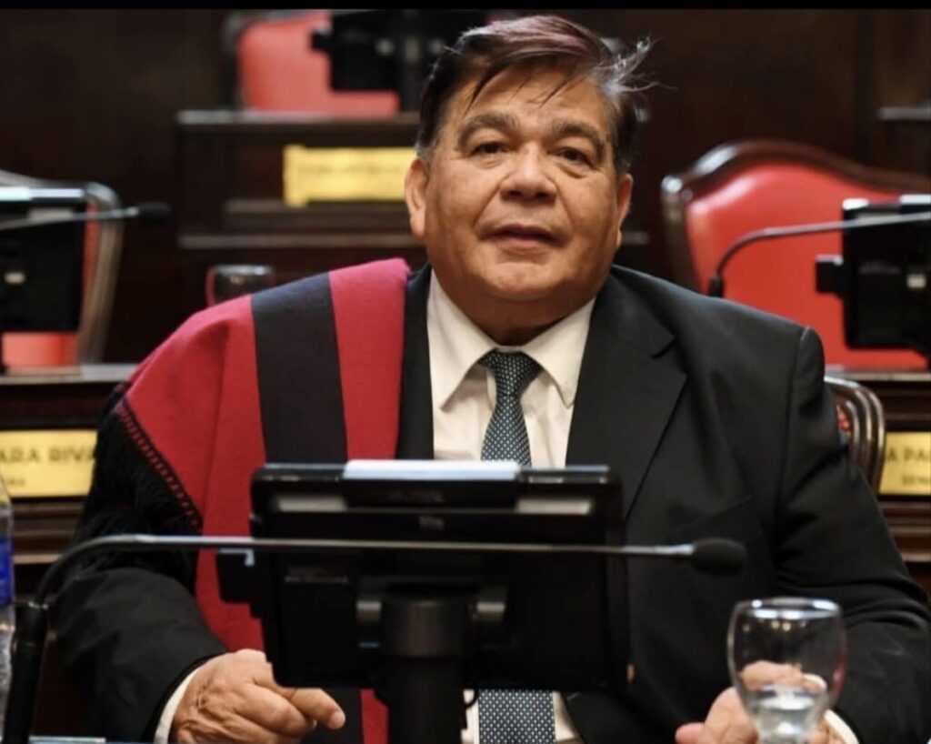 Mario Ishii, el senador nacional y vicepresidente de la Red de Ciudades del Aprendizaje de la UNESCO que propone un "cambio drástico" del sistema educativo en Argentina.