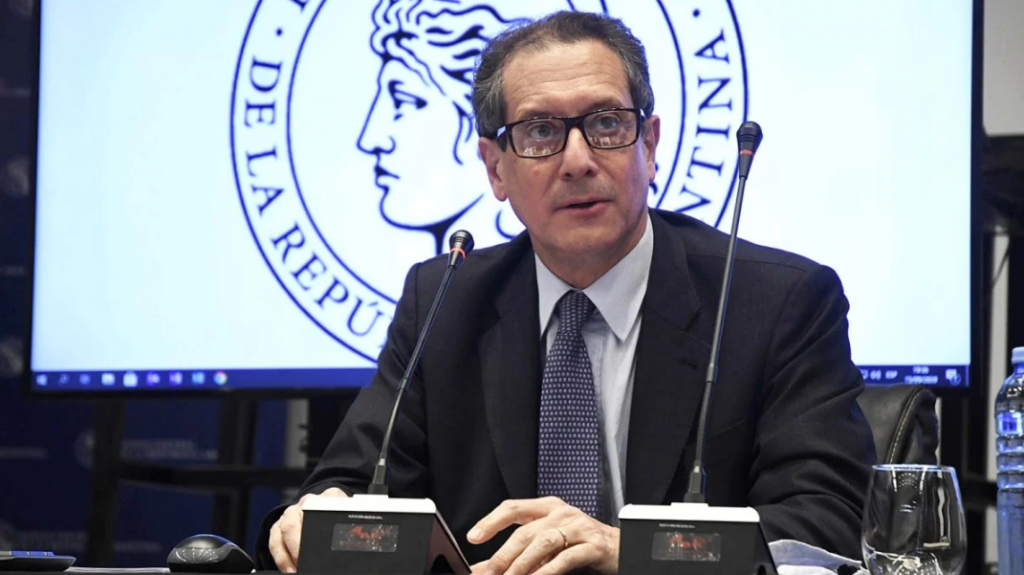 Con el inicio de una nueva fase del programa económico, el BCRA volvió a intervenir como comprador para la recomposición de reservas.