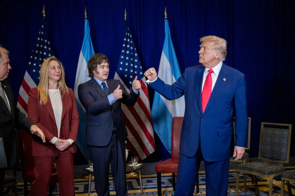 Carlos Bianco cuestionó el "alineamiento incondicional" de Milei con Trump y cruzó al Gobierno argentino por no repudiar la intervención de Estados Unidos en Venezuela.