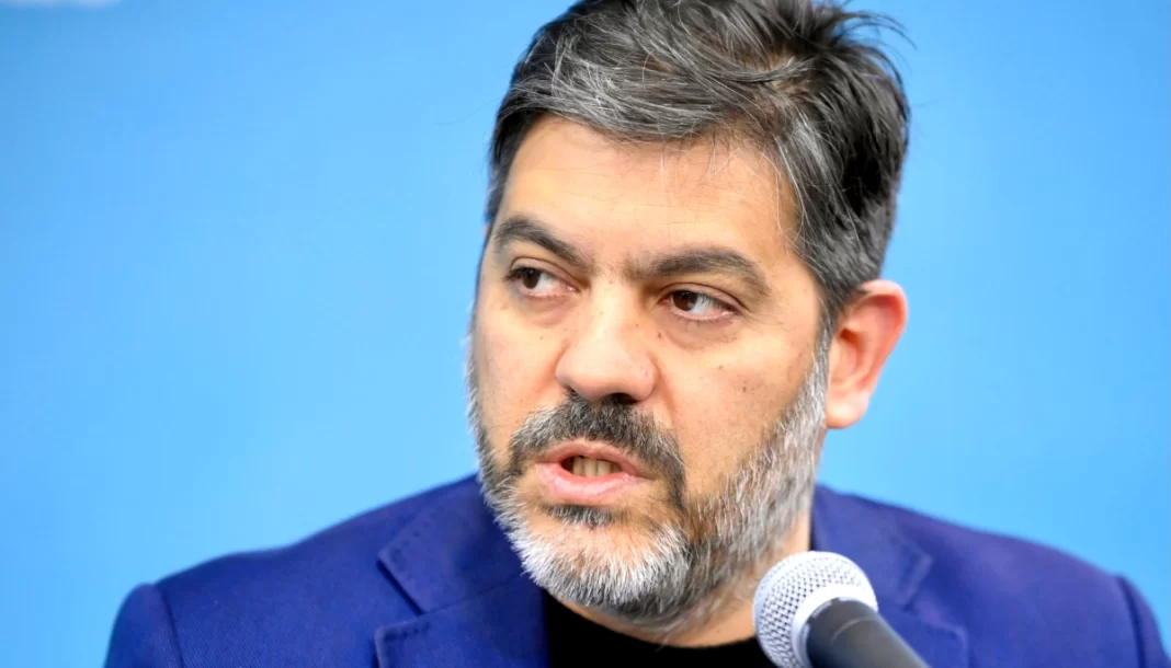 Carlos Bianco cruzó a Javier Milei por su 