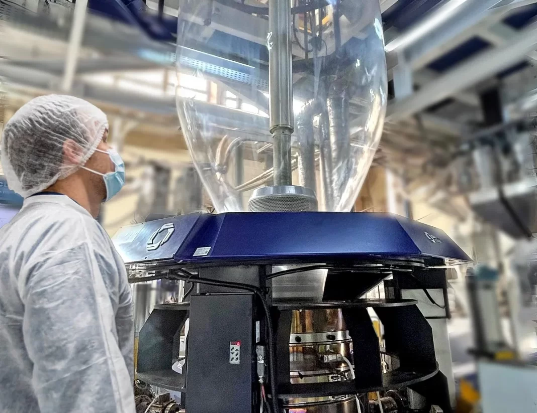 La crisis productiva que atraviesa a la provincia de Buenos Aires alcanzó a una planta de alimento balanceado en Pilar y una petroquímica en Quilmes.