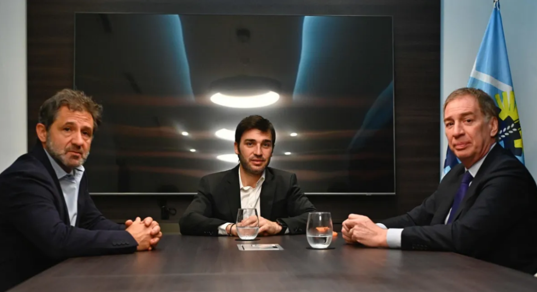El diputado nacional, Diego Santilli, mantendrá este miércoles una reunión con el gobernador de Chubut, Ignacio Torres, por la reforma laboral.