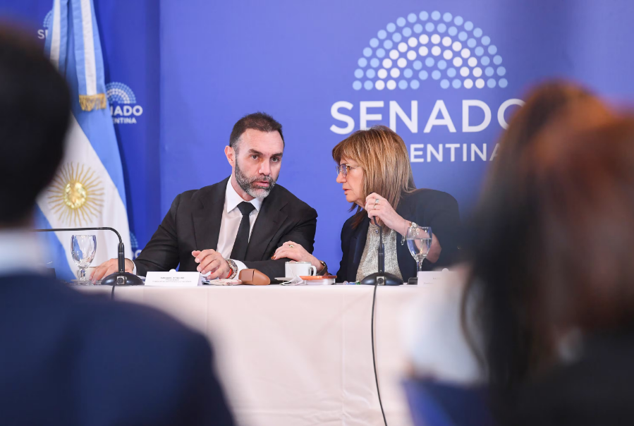 El diputado nacional, Diego Santilli, mantendrá este miércoles una reunión con el gobernador de Chubut, Ignacio Torres, por la reforma laboral.