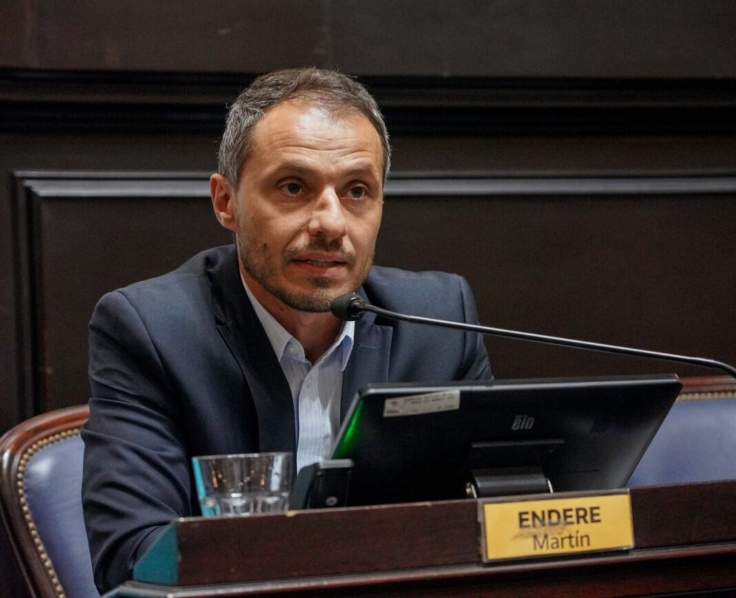 El diputado bonaerense del PRO, Martín Endere, presentó un pedido de informes tras el grave incendio de un geriátrico en Olavarría.
