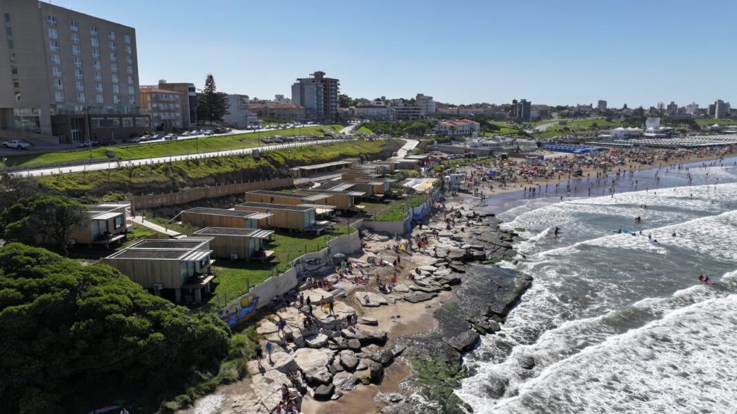 Una concejala de Mar del Plata presentó un pedido de informes al Ejecutivo de Agustín Neme por las obras autorizadas en Punta Cantera, a metros del océano.