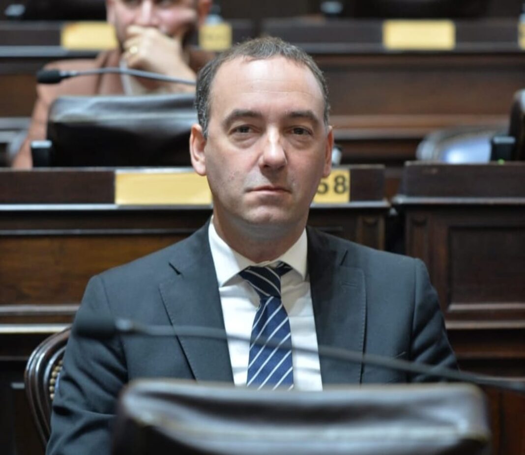 El diputado bonaerense, Francisco Adorni, calificó de “delirio” los aumentos de la VTV y propuso un sistema descentralizado, donde participen talleres privados.