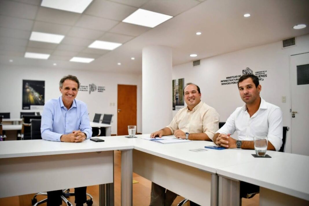 El intendente de Trenque Lauquen, Francisco Recoulat, se reunió con funcionarios bonaerenses para abordar los proyectos del municipio para 2026.