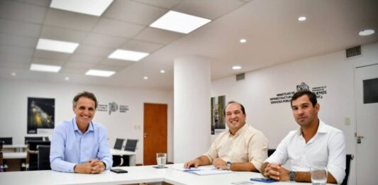 El intendente de Trenque Lauquen, Francisco Recoulat, se reunió con funcionarios bonaerenses para abordar los proyectos del municipio para 2026.