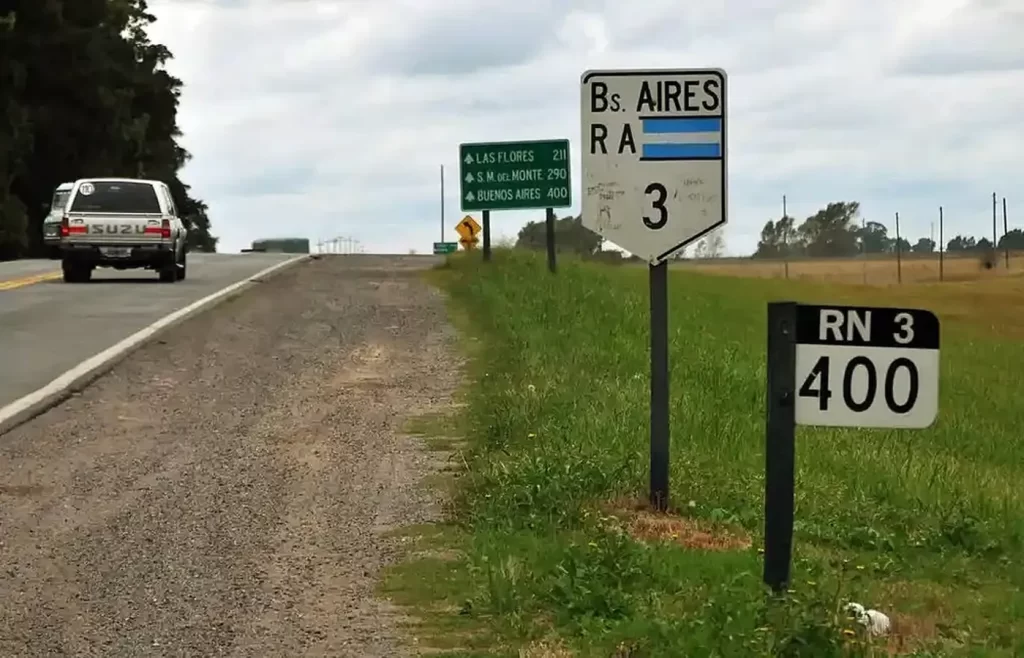 
La ruta 3 conecta al AMBA con el sur y el sudoeste de la provincia de Buenos Aires.